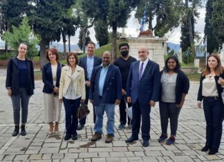 Στο Μεσολόγγι ο πρέσβης της Ινδίας – Επίσκεψη στον Κήπο των Ηρώων