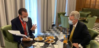 Το «Επενδυτικό Προφίλ της Δυτικής Ελλάδας» παρέδωσε στον Pyatt ο Νεκτάριος Φαρμάκης