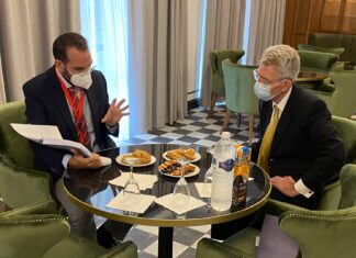 – Mr. Governor take a κρουσανάκι να πάνε κάτω τα φαρμάκια, because we will not invest in West Greece