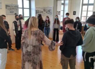 Μαθητές ξεναγήθηκαν στο «Κτίριο Χρυσόγελου, κέντρο πολιτισμού και τέχνης» της Περιφέρειας Δυτικής Ελλάδας