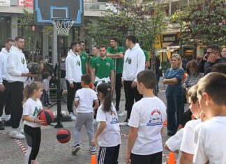 Με μεγάλη συμμετοχή η εκδήλωση του ΑΟ Αγρινίου στην πλατεία Δημοκρατίας