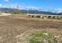 Παράνομη αμμοληψία στον Εύηνο: Μία σύλληψη και κατάσχεση μπουλντόζας και φορτηγού
