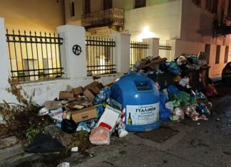 Mεσολόγγι : Με προσφυγή στη Δικαιοσύνη για τα σκουπίδια απειλεί ο Εμπορικός Σύλλογος