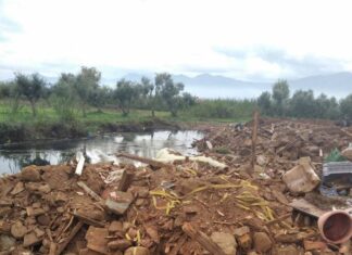 Μπάζα στην παρόχθια ζώνη της Τριχωνίδας στο Καινούργιο