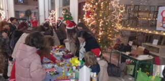 Αγάπη και δώρα στα παιδιά από τις σπουδάστριες του ΙΕΚ ΟΑΕΔ Αγρινίου