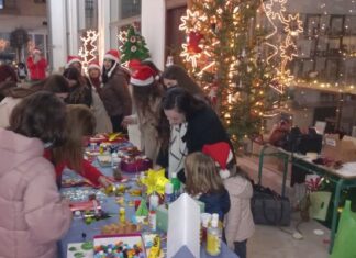 Αγάπη και δώρα στα παιδιά από τις σπουδάστριες του ΙΕΚ ΟΑΕΔ Αγρινίου