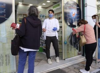 Τα rapid test των φαρμακείων στο δρόμο καταγγέλλουν οι Εργαστηριακοί Γιατροί