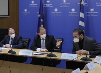 – Αν σε ενοχλεί που δε σου δίνω τη σύνδεση της Ιόνιας με το Αγρίνιο από εκεί είναι η πόρτα….