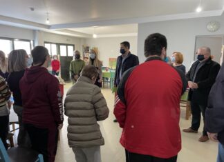 Επίσκεψη Παπαναστασίου στο ΚΔΑΠμεΑ «Η Γελαστή Πολιτεία»