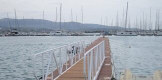 Νέες πλωτές εξέδρες στο λιμάνι της Παλαίρου