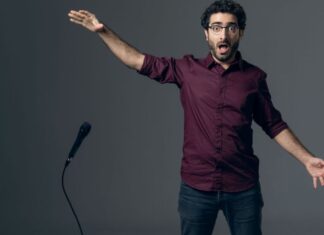 Ο Λάμπρος Φισφής επιστρέφει στο Αγρίνιο με τη νέα του παράσταση