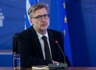 O αναίσθητος Σκέρτσος χαρίζει ρομαντικές εικόνες σε όσους δεν μπορούν να πάνε διακοπές