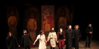 “Η δεξιά τσέπη του ράσου” έκανε πρεμιέρα στο ΔΗΠΕΘΕ Αγρινίου