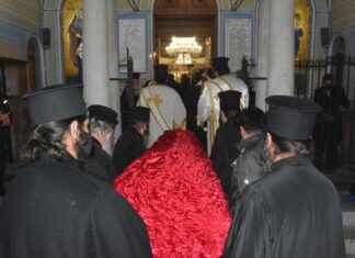 Στο Μεσολόγγι η σορός του Μητροπολίτη Κοσμά – Τρισάγιο και αγρυπνία κατά την εκκλησιαστική τάξη