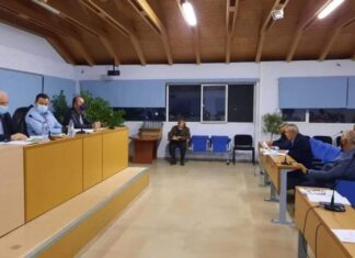 Ο Κότσαλος “βλέπει” στο Λύρο τα… Τείχη του Καβάφη