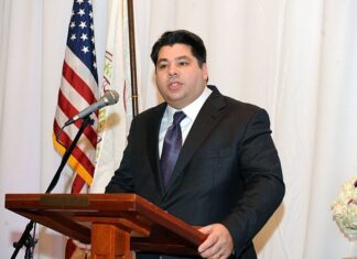 Αποκτήσαμε «μπάρμπα στο DC» με πρέσβη από τα Κράβαρα