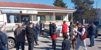 Διαμαρτυρία των αγροτών στα γραφεία της ΔΕΗ στο Μεσολόγγι