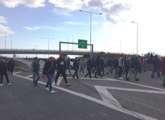 Απέκλεισαν συμβολικά την Ιόνια Οδό στο Χαλίκι οι αγρότες
