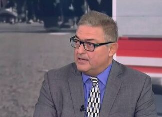 Επειδή «είμαστε ένας πλούσιος λαός», είπε να βάλει χέρι στις συντάξεις…