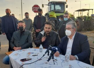 Το μπλόκο των αγροτών στο Χαλίκι επισκέφθηκε ο Δ. Κουτσούμπας