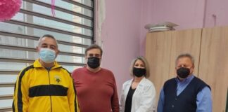 Aναπηρικό αμαξίδιο πρόσφερε ο Σύλλογος Παλαιμάχων της ΑΕΚ Αγίου Κωνσταντίνου στο Κοινωνικό Ιατρείο