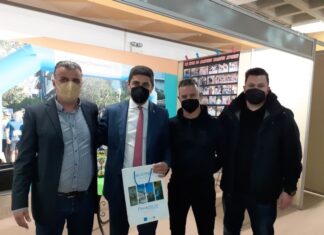 Επίσκεψη Αυγενάκη στο περίπτερο του Δήμου Αγρινίου