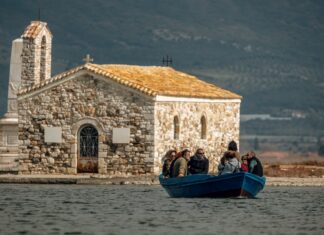 Βαρκάδα στην ιστορική λιμνοθάλασσα της Κλείσοβας