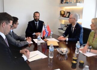 Συνάντηση Φαρμάκη με τους Πρέσβεις της Ελβετίας και της Πολωνίας