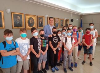 Στο Δημαρχείο το 1ο Δημοτικό Σχολείο Νεάπολης με κέρδος την αναβάθμιση της παιδικής χαράς