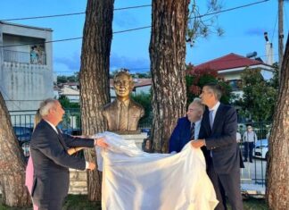 Η προτομή του Παύλου Μπακογιάννη κοσμεί το Θέρμο