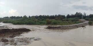 Η πρώτη “κατεβασιά” του Ευήνου “πήρε” μαζί της την πρόχειρη διέλευση – Ξανά απολεισμένοι