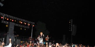 Κοσμοσυρροή για την Ελεωνόρα Ζουγανέλη στο Λιμάνι Μεσολογγίου