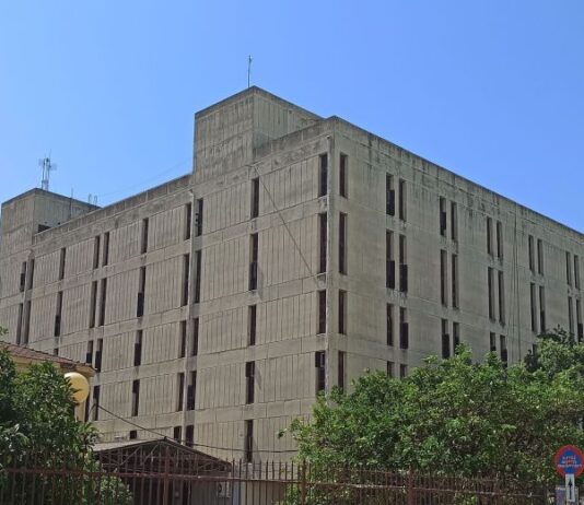 Καπναποθήκες Παπαστράτου: Η «κοπτοραπτική» στον προϋπολογισμό καθυστερεί τη δημοπράτηση