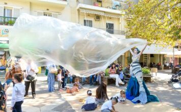 Eνθουσίασαν τα «Ζωντανά Αγάλματα» του ΔΗΠΕΘΕ Αγρινίου