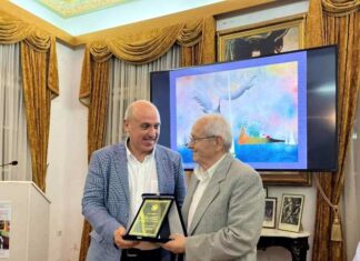 Τιμήθηκε ο ναυπάκτιος ζωγράφος Γιάννης Αρτινόπουλος