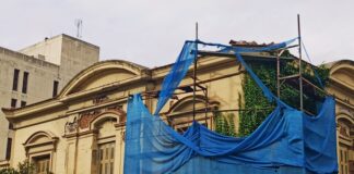 Ιδρύματα πίσω από τα διατηρητέα κτίρια : Καπναποθήκες Ηλιού και Παπαστράτου δύο διαφορετικές περιπτώσεις