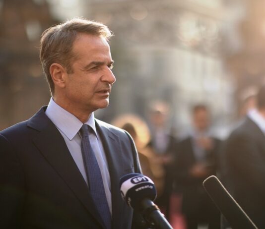 Οι καλές οικονομίες αυξάνουν μόνες τους τους μισθούς, όχι με νόμο…