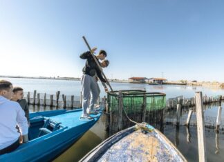 Οι ντόπιοι έκαναν ψαράδες τους μαθητές για να βιώσουν την πολιτιστική ταυτότητα του Μεσολογγίου