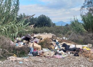 Παναιτώλιο : Ανεξέλεγκτη εναπόθεση απορριμμάτων κοντά στην Τριχωνίδα