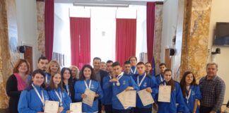 Εύσημα στους 14 διακριθέντες μαθητές του ΕΝ.Ε.Ε.ΓΥ.Λ Αγρινίου από το Δήμαρχο