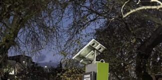 Δύο ηλιακούς σταθμούς φόρτισης απέκτησε το Θέρμο