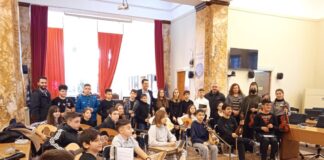 Κάλαντα από τους μαθητές του Μουσικού Σχολείου Αγρινίου στο Δήμαρχο