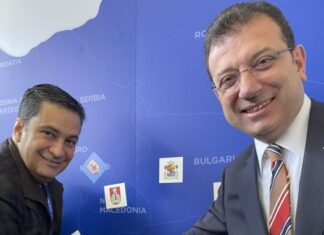 – Φίλε Εκρέμ, σε στηριζούμε μόνο πνευματικά, γιατί υπηρετούμε τα «ήρεμα νερά»…