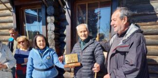 ΕΟΣ Αγρινίου: Βράβευσε τον παλιό πρόεδρό του, που στα 92 του ανέβηκε στην ψηλότερη κορυφή των Βαρδουσίων