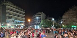 “Ένωσε” τους Αγρινιώτες το γαϊτανάκι το βράδυ της Τσικνοπέμπτης