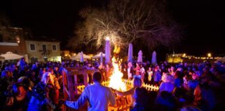 Ναύπακτος : Πλήθος κόσμου στο Λιμάνι για τους Νταβάδες και το Χορό των Σκλαραίων