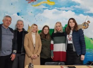 Δωρεά πινάκων σε δημοτικά σχολεία του Δήμου Αγρινίου από την οικογένεια Σπύρου Μαστοράκη