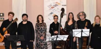 Εντυπωσίασε η «Κοιμωμένη Μαινάδα» με αφορμή την Παγκόσμια Ημέρα Ποίησης