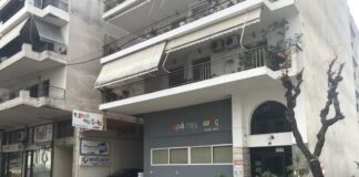 Διαμαρτυρία κατοίκων της οδού Χαρ. Τρικούπη για τα νέα πεζοδρόμια