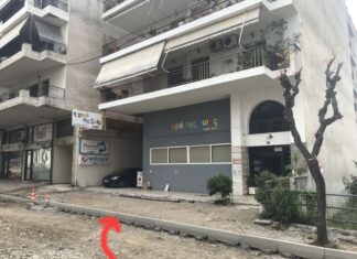 Διαμαρτυρία κατοίκων της οδού Χαρ. Τρικούπη για τα νέα πεζοδρόμια